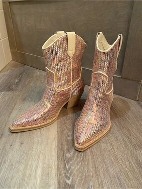 Dolce Vita Runa Sequin Western Ankle
Boots Pointed Toe Block Heel
Cream-Size 6